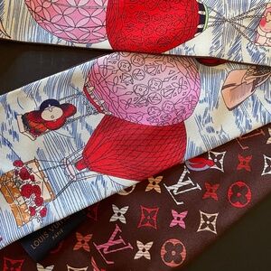 EUC LOUIS VUITTON TWILLY SMALL SCARF